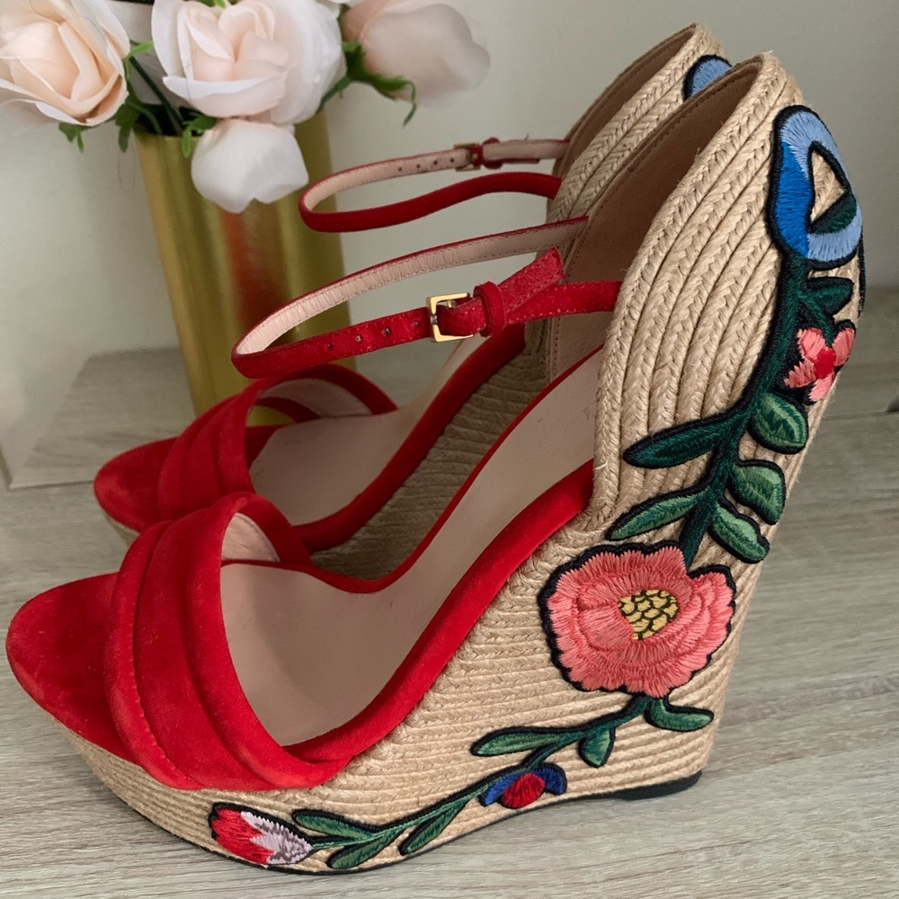 Gucci Embroidered Hibiscus Red Suede Wedges